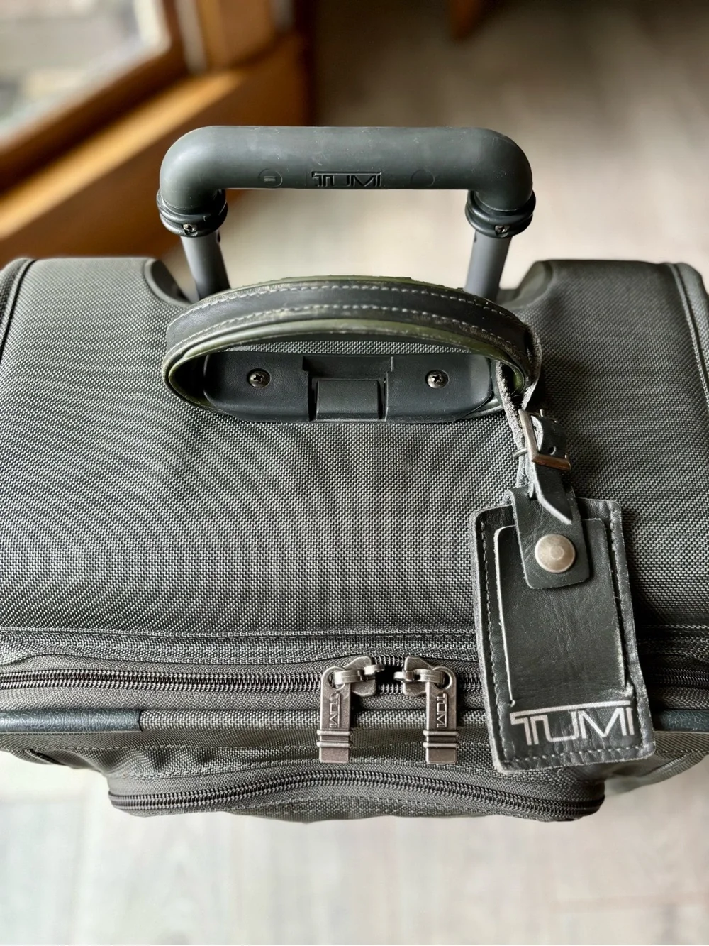 Tumi Alpha Olive Green Ballistic Nylon 2-Wheel Rolling Carry On Suitcase 22”